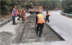 瀝青冷補料修補公路路面坑槽的七大好處