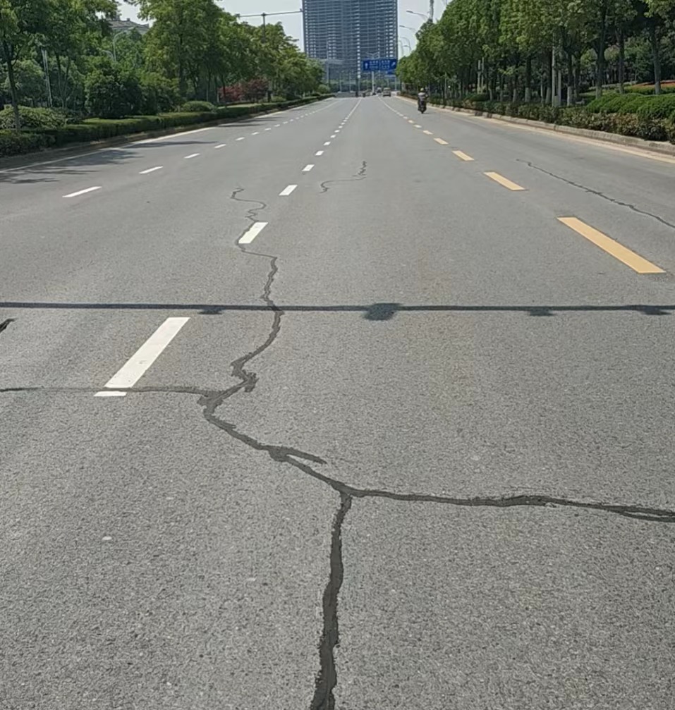 嘉格道路灌縫膠廠家：不吹不捧，用品質(zhì)說(shuō)話