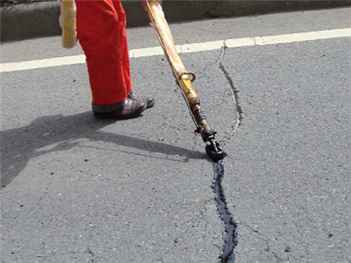 什么樣的道路灌縫膠才算經(jīng)濟型道路養(yǎng)護材料