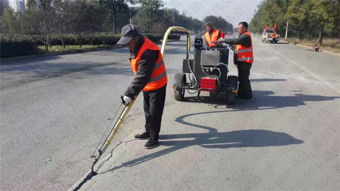 由張家口化工廠爆炸有感于道路灌縫膠的質(zhì)量保證