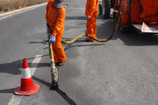 道路專用灌縫膠這幾個(gè)特性將延長修補(bǔ)后路面服務(wù)年限