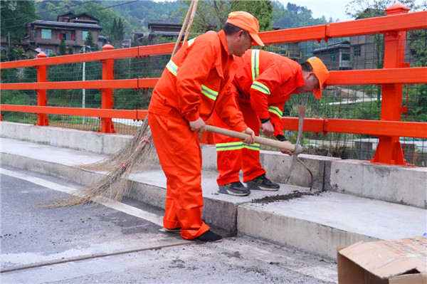 水泥路面伸縮縫切割要求及兩種填充密封的道路灌縫膠