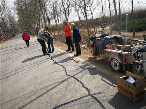 山西地區(qū)道路養(yǎng)護使用嘉格道路貼縫帶的用戶越來越多