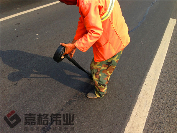 石家莊道路裂縫嵌縫條粘貼項(xiàng)目照片2